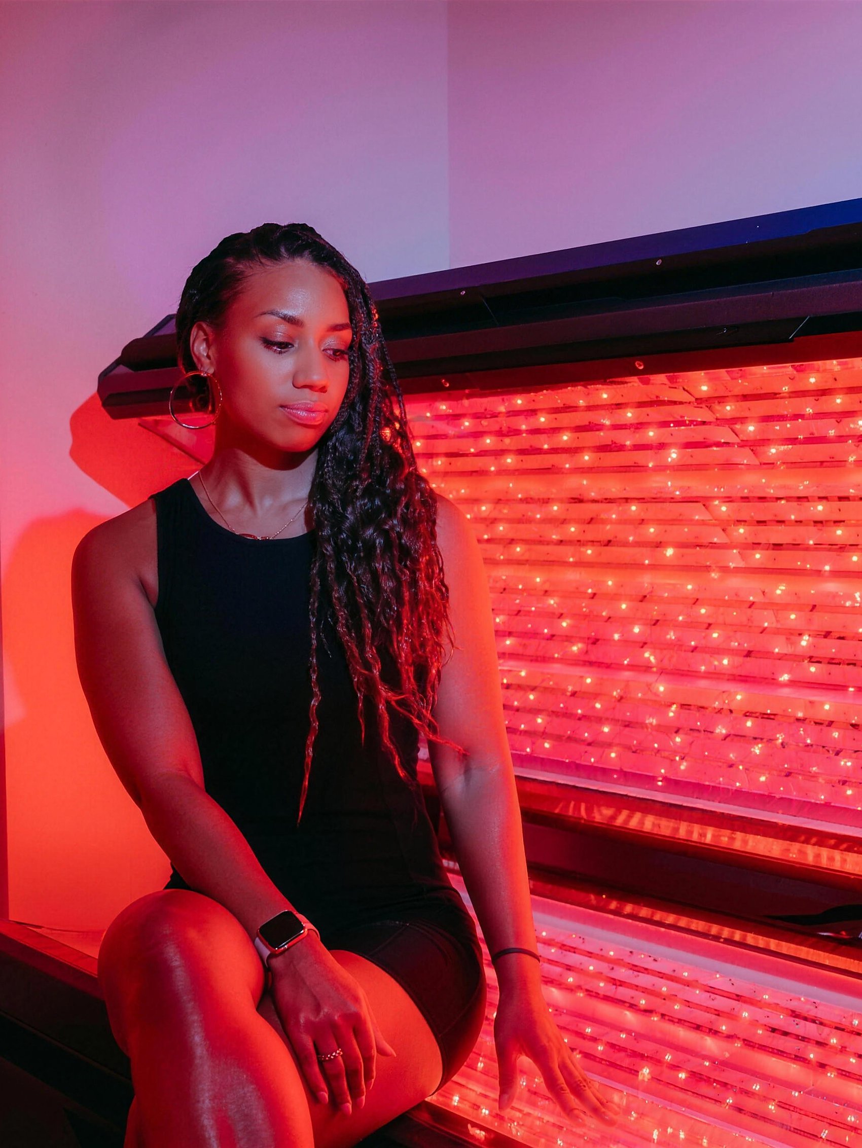 A member beside a therapeutic red light panel at Citrin Longevity in West Hollywood, part of the full monthly stack in the Elevate membership