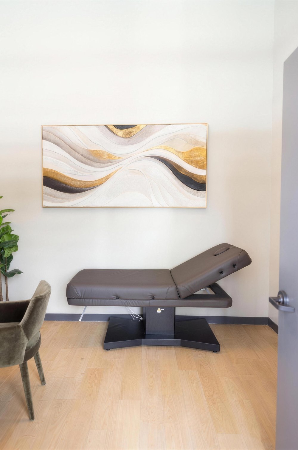 A naturopathic treatment room at Citrin Longevity in West Hollywood